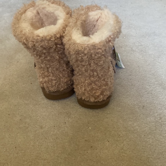 NWT BEARPAW Sheep Fur-Lined Boot - Picture 3 of 6